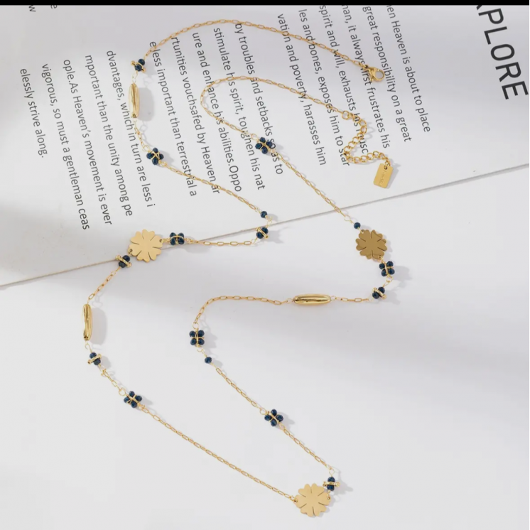 Sautoir doré fin avec des petites perles