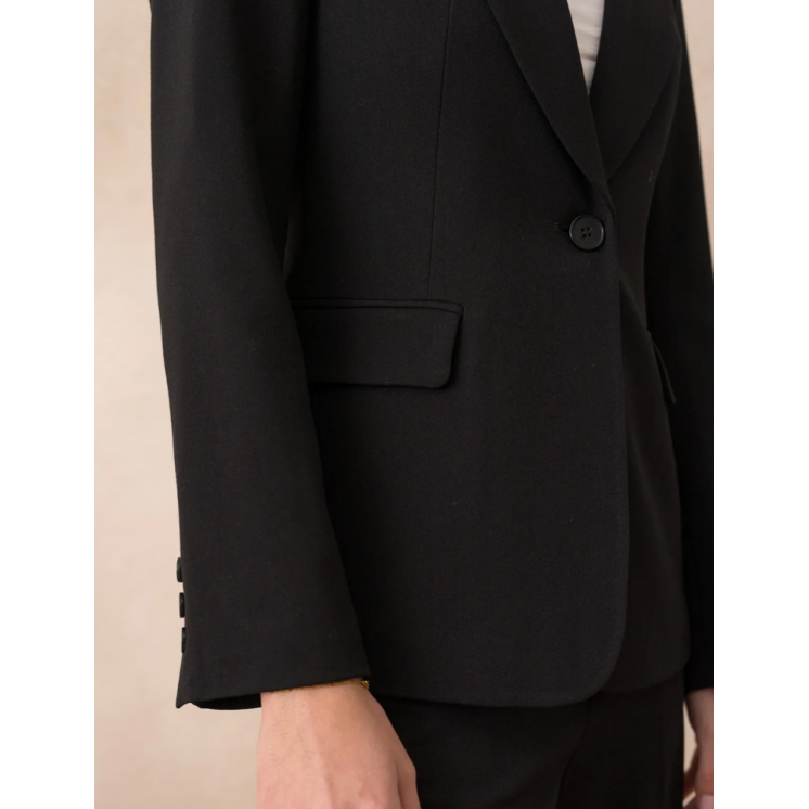 veste cintrée uni noire cintrée 1 bouton intemporelle, idéale pour toutes les occasions